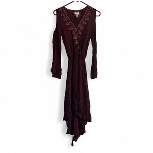 Cold shoulder, high-low dress!